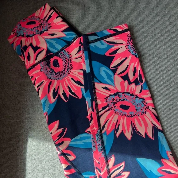 AERIE Playful, super soft and stretchy leggings - Picture 1 of 4